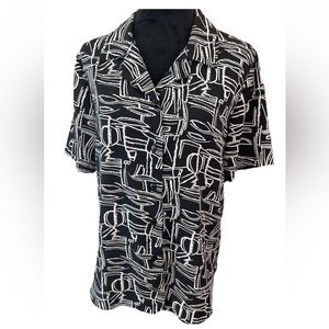 Liz Baker black white geometric print casual island vibe button up blouse size 6